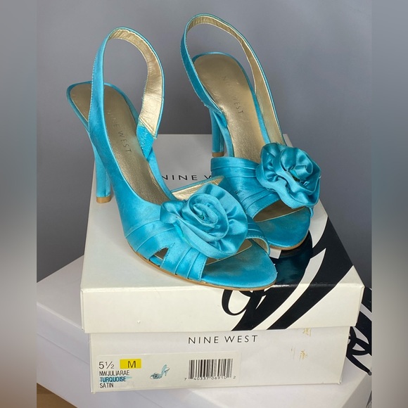 Nine West 3” “Julia Rae” turquoise satin flower heels - size 5.5 - Picture 1 of 6